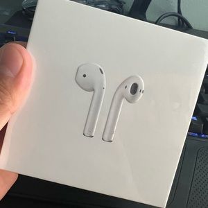 Air Pods with Charging Case (2nd Generation)